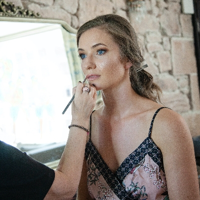 Discover how to achieve flawless wedding make-up