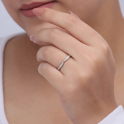 These daily habits are ruining your wedding ring