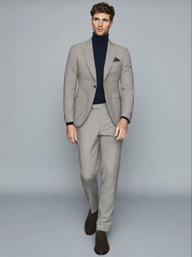 Grey/beige suit