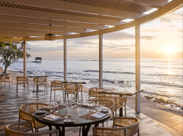 Dining room overlooking the sea