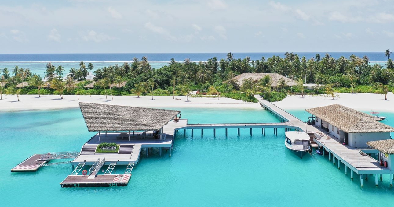 Le Meridien Maldives Resort & Spa welcome airplane port